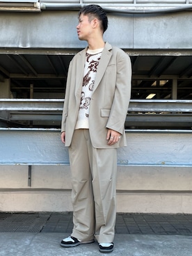 「DANKE SCHON（ダンケシェーン）のアイテム（スラックス）」を使った、山田 統生さん（メンズ・182cm）の秋コーディネート