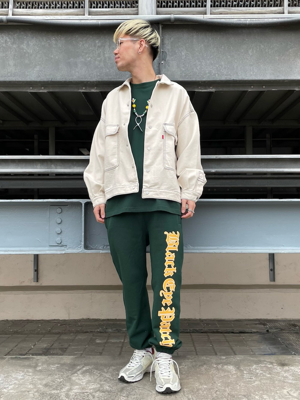 BlackEyePatchのスウェットパンツを使った人気ファッション