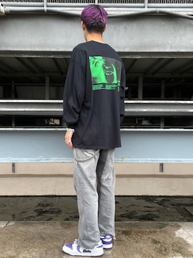 「KaneZ（ケインズ）のアイテム（Tシャツ/カットソー）」を使った、山田 統生さん（メンズ・182cm）の秋コーディネート