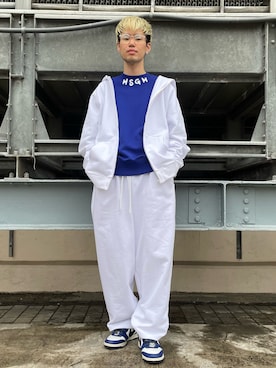 「MSGM（エムエスジーエム）のアイテム」を使った、山田 統生さん（メンズ・182cm）の春コーディネート
