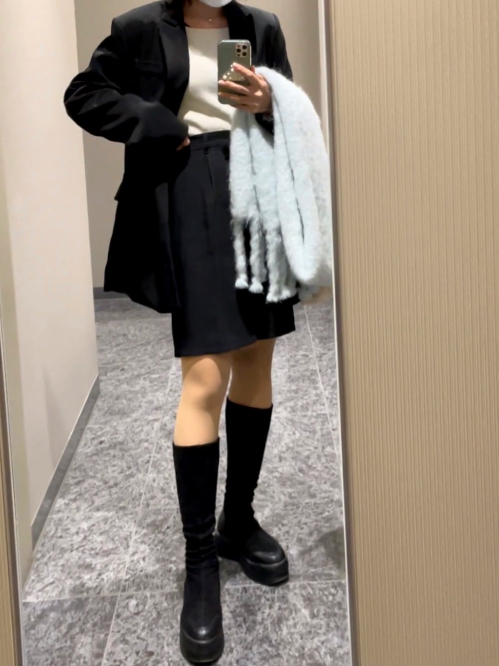 「ニット、ジャケット、セットアップ、ブーツ、シンプル、ブラック、ブルー、マフラー、パンツスタイル、バミューダパンツ、秋コーデ」｜「GUのアイテム（パンツ、ブラック系）」を使った、ＳＹＵ☁️気象予報士さん（レディース・161cm）の秋コーディネートの1枚目の写真