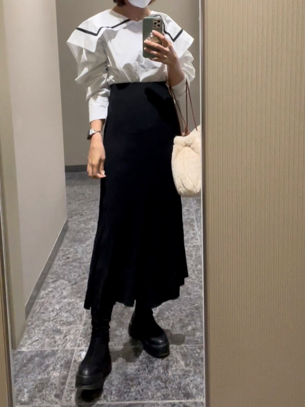 「ブラウス、ブーツ、ブラック、秋のコーデ、モノトーン、マーメイドスカート、セーラーカラー、ミニバッグ、黒スカート、ラクチンコーデ、厚底ブーツ、大人ガーリー、オトナカジュアル、いいね、save、フォローお願いします🤑」｜「Mila Owenのアイテム（スカート、ブラック系）」を使った、ＳＹＵ☁️気象予報士さん（レディース・161cm）の秋コーディネートの1枚目の写真