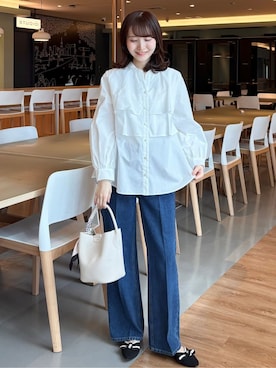 「index（インデックス）のフリルキーネックシャツ【洗濯機OK/イージーアイロン/防シワ】《XS～LL/7col》（シャツ/ブラウス、ホワイト系）」を使った、みさかさん（レディース・158cm）の春コーディネート