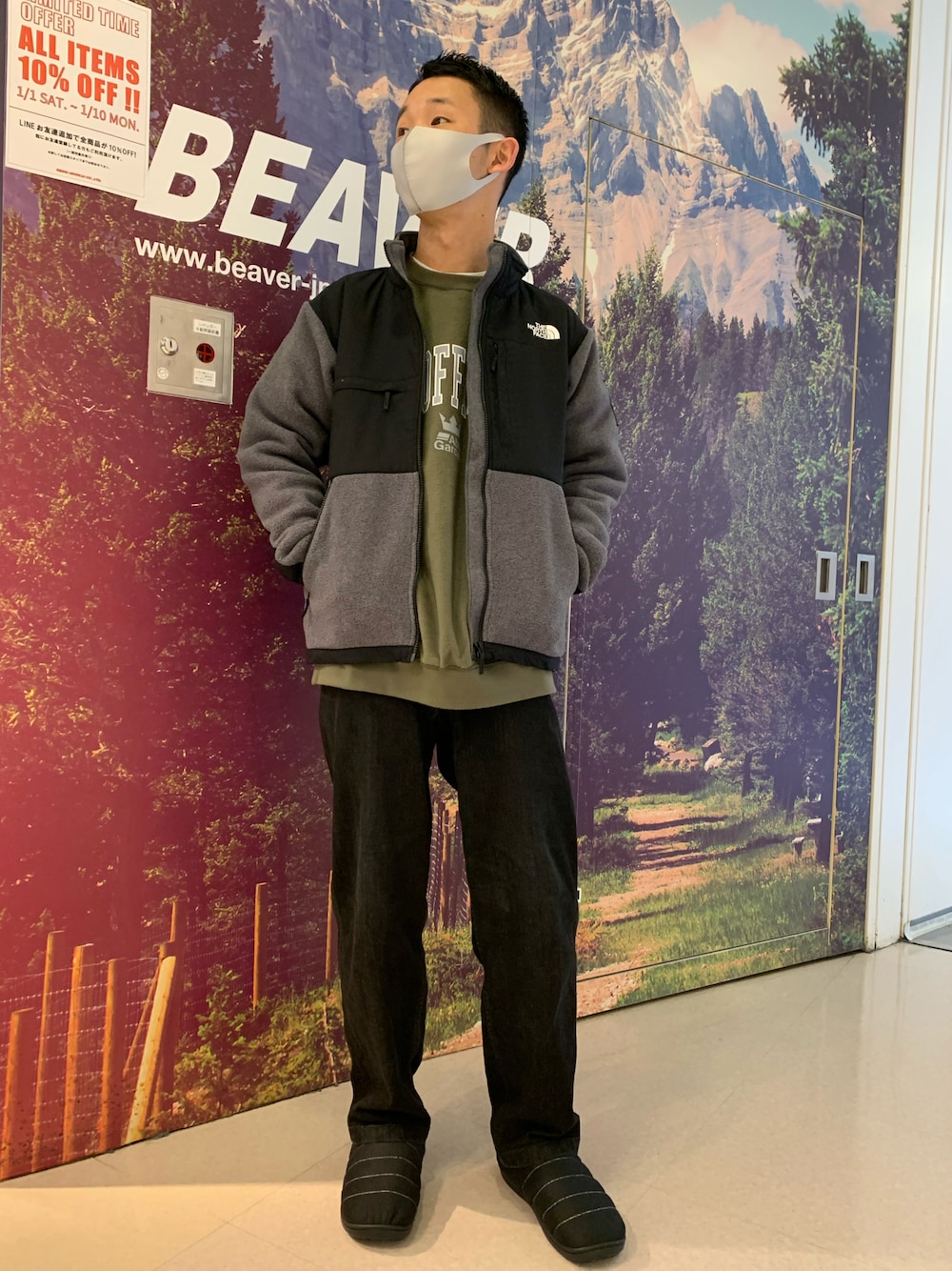 「BEAVER、THE NORTH FACE、ABU GARCIA、IS-NESS、GRAMICCI、グラミチ、SUBU、MANASTASH、フリース、デナリジャケット、ワイドパンツ、ワイドデニム、デニムパンツ、オトナカジュアル、アウトドアスタイル」｜「THE NORTH FACEのTHE NORTH FACE/ザ・ノースフェイス　Denali Jacket デナリジャケット NA72051（ブルゾン、グレー系）」を使った、しょーまさん（メンズ・169cm）の冬コーディネートの1枚目の写真