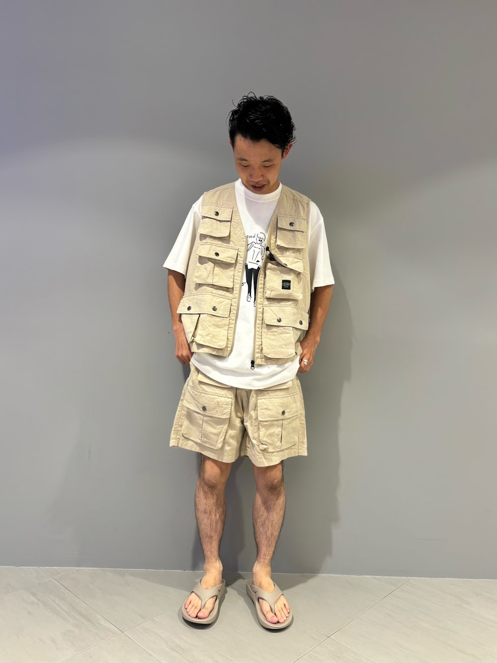 「セットアップ、ミリタリー、BEAVER、ベスト、MANASTASH、夏服、and wander、ビーチサンダル、oofos、ウーフォス」｜「MANASTASHのMANASTASH/マナスタッシュ/HEMP POP VEST/ヘンプポップベスト（ベスト、その他）」を使った、しょーまさん（メンズ・169cm）の夏コーディネートの1枚目の写真