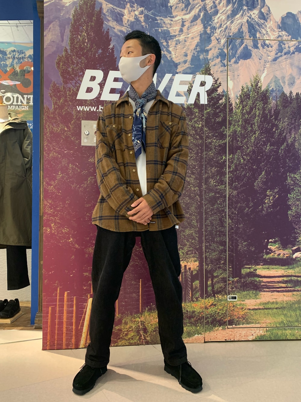 「BEAVER、MANASTASH、goodwear、GRAMICCI、グラミチ、グラミチ別注、clarks、wallabee、ワイドパンツ、ワイドデニム、チェックシャツ、ネルシャツ、バンダナ、バンダナ首巻き、秋トレンド2021」｜「MANASTASHのMANASTASH/マナスタッシュ　別注HERRINGBONE CHECK SHIRT ヘリンボーンチェックシャツ（シャツ/ブラウス、ベージュ系）」を使った、しょーまさん（メンズ・169cm）の秋コーディネートの1枚目の写真
