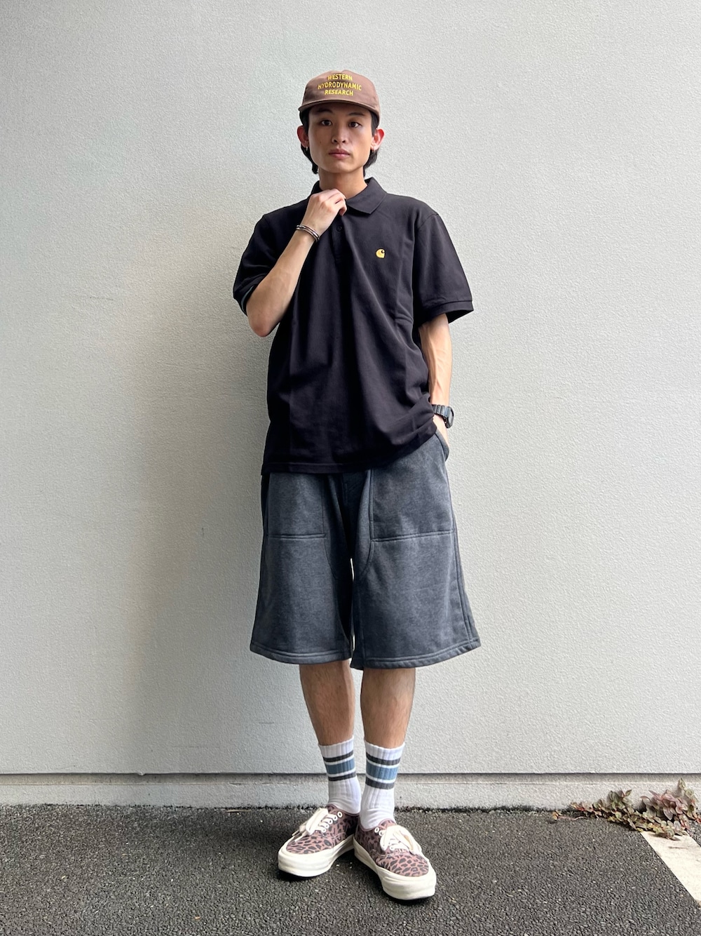 ブラック系のTシャツ/カットソー、ブラック系のその他パンツ、その他のその他を着用したメンズの夏コーディネートの1枚目の写真
