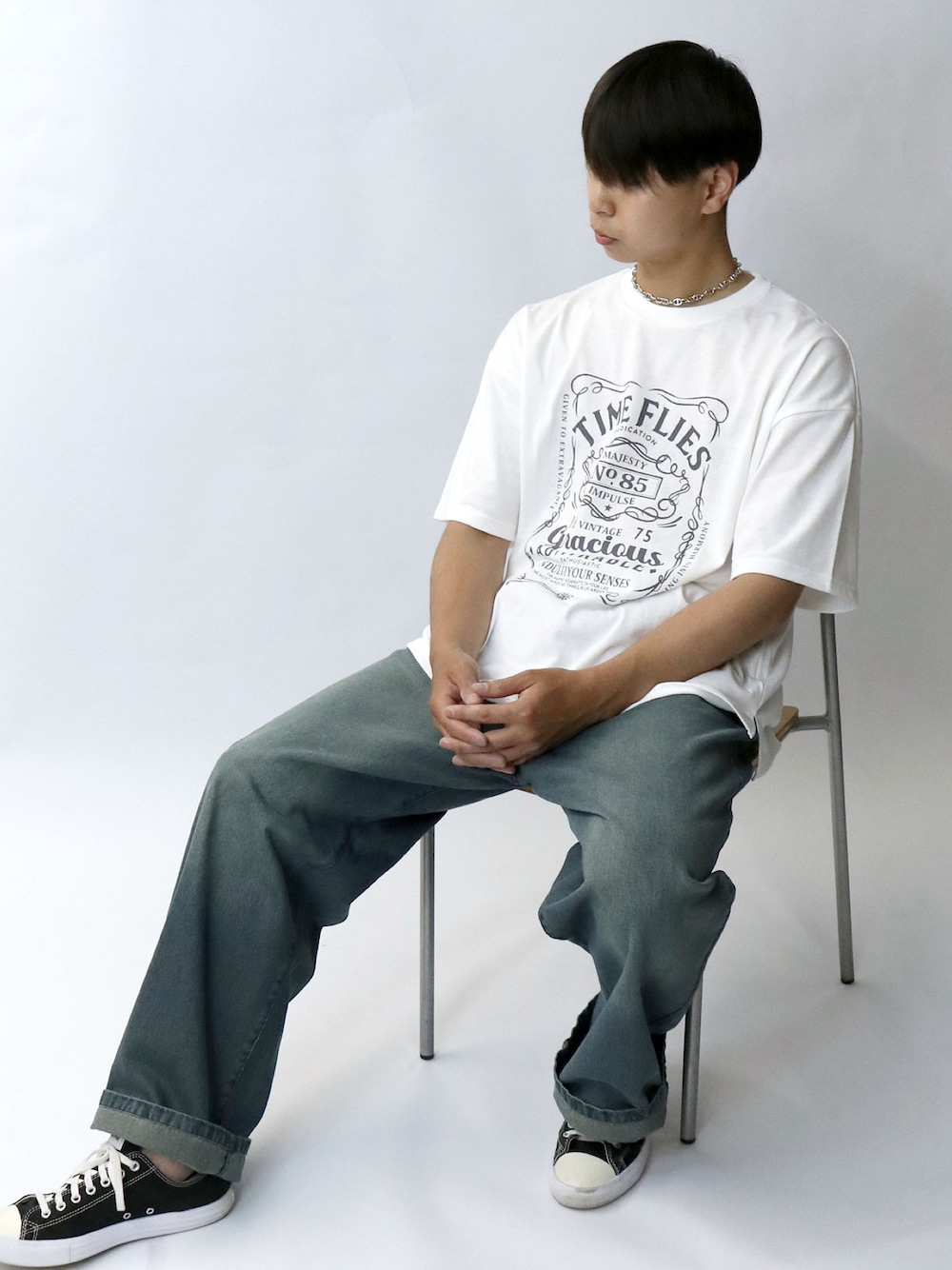 「フェススタイル、夏コーデ、夏だ！Tシャツ着よう！、シンプルコーデ、コンバース、デニムパンツ、スニーカーコーデ、STARTING OVER」｜「Starting Overのoversize old print T-shirt/オーバーサイズ オールド プリント クルーネック 半袖Tシャツ（Tシャツ/カットソー、ホワイト系）」を使った、StartingOver_officialさん（メンズ・175cm）の夏コーディネートの1枚目の写真