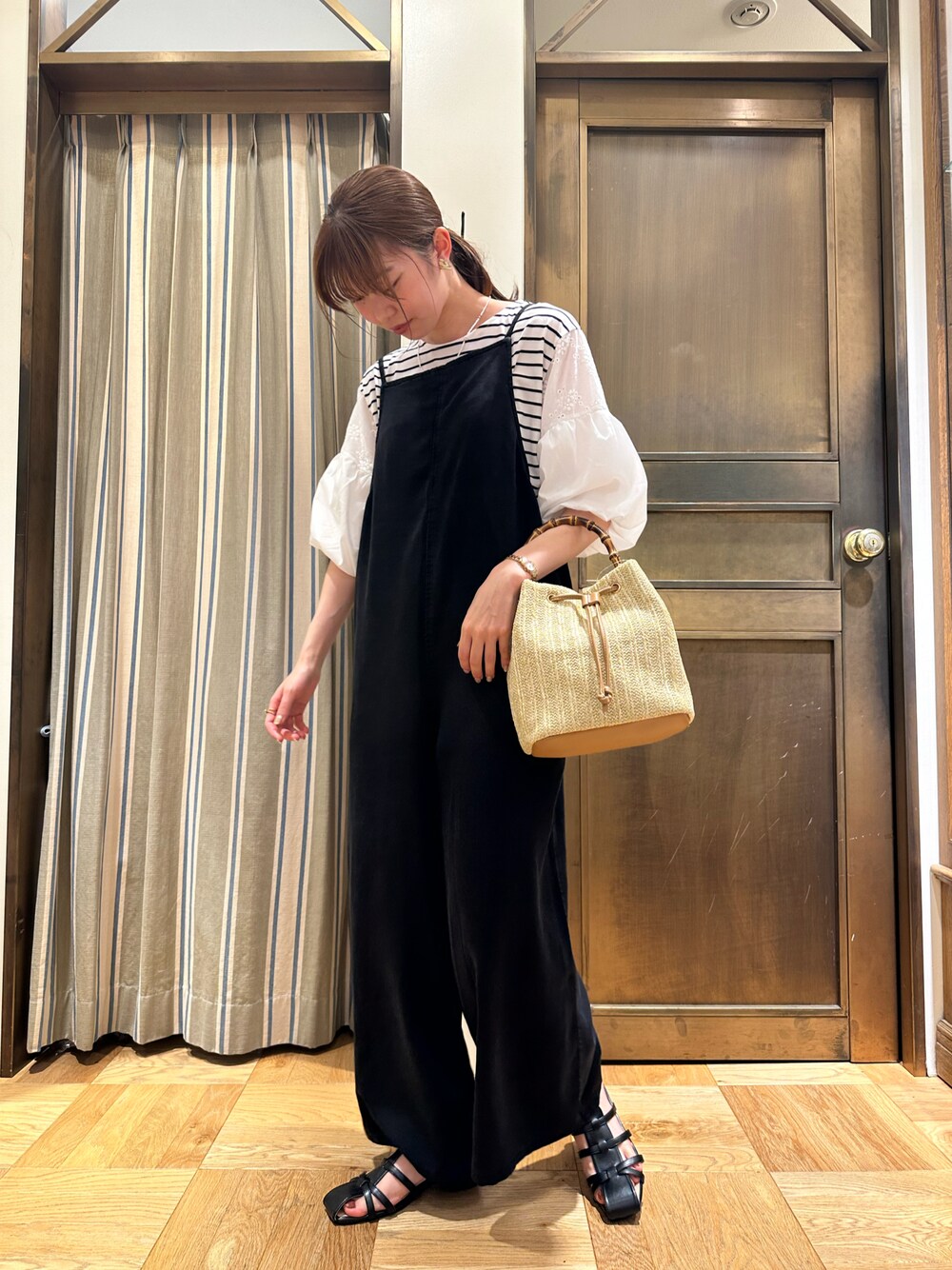 「夏服コーデ、休日スタイル、ゆるコーデ、楽チンコーデ、オトナカワイイ、サンダルコーデ、夏、カジュアルコーデ、オーバーオール、サロペットスカート、レーストップス、ボーダーTシャツ、ボリューム袖、このスタイルがお気に入り、lugnoncure」｜「Lugnoncureのビーズネックレス（ネックレス、ホワイト系）」を使った、なーさん（レディース・160cm）の夏コーディネートの1枚目の写真