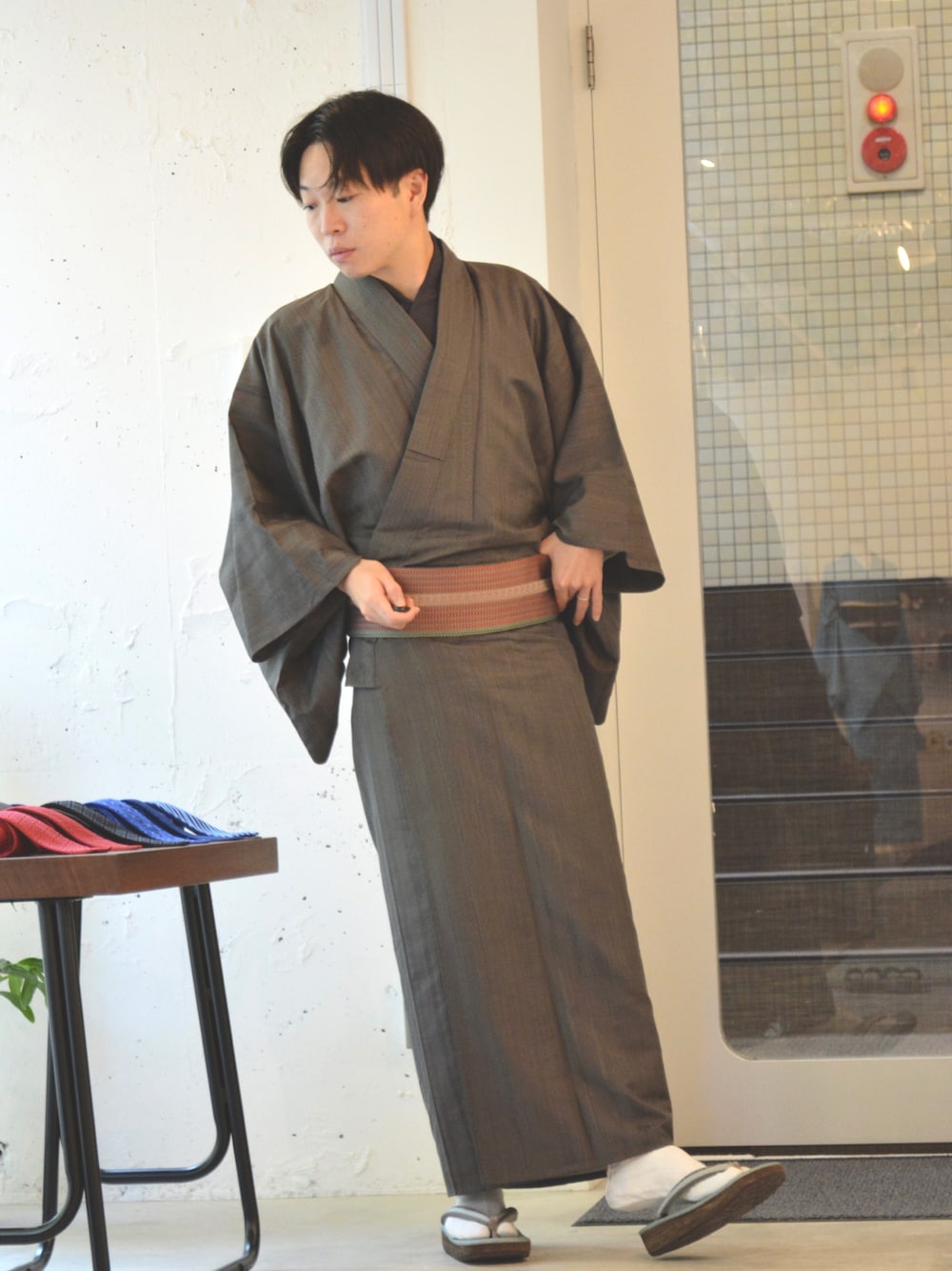 「ラブアンドピース2021、秋のコーデ、カジュアルコーデ、シンプルコーデ、秋服、着物、きもの、着物男子、着物コーデ、きものコーディネート、伝統工芸」｜「博多帯のアイテム（ベルト、レッド系）」を使った、たいちゃんさん（メンズ・164cm）の秋コーディネートの1枚目の写真