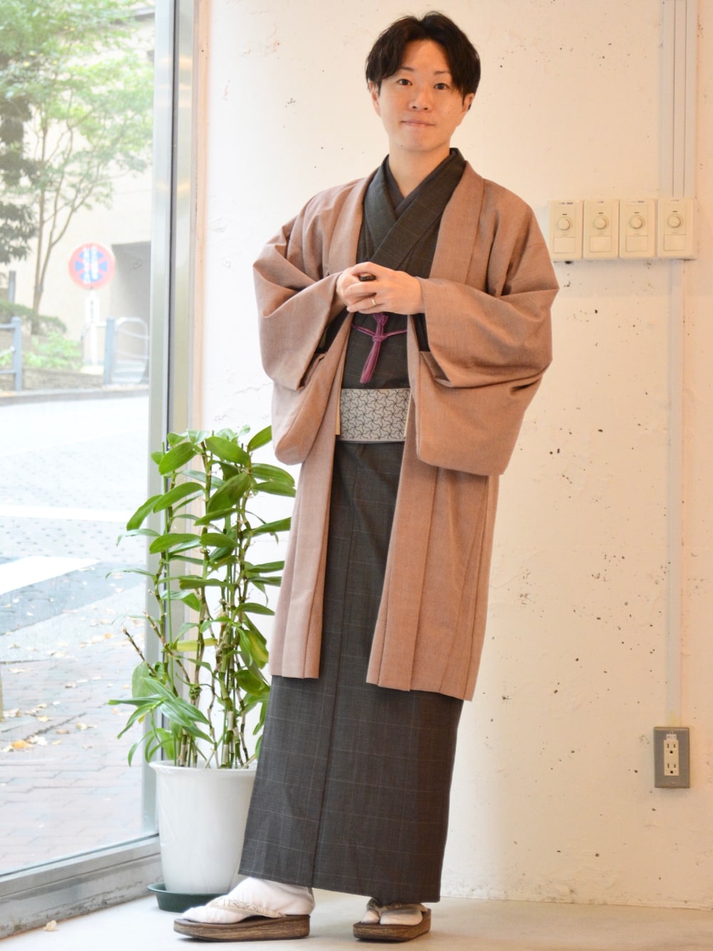 「秋服、大人カジュアル、着物、着物男子、着物コーデ、おしゃれさんと繋がりたい、カジュアル」｜「Calen Blossoのアイテム（サンダル、ブラウン系）」を使った、たいちゃんさん（メンズ・164cm）の秋コーディネートの1枚目の写真