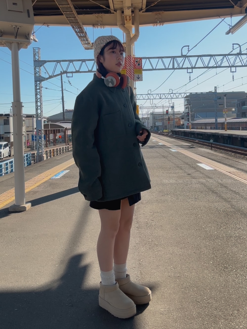 「ニット帽、冬のコーデ、お出かけコーデ、お洒落さんとつながりたい、カジュアル、UGG、ラクチンコーデ」｜「UNIQLOのアイテム（ジャケット/アウター、グリーン系）」を使った、アさん（レディース・164cm）の冬コーディネートの1枚目の写真