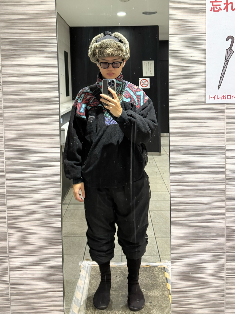 「yzyのアイテム（その他シューズ、ブラック系）」を使った、おのさん（メンズ・165cm）の冬コーディネートの1枚目の写真