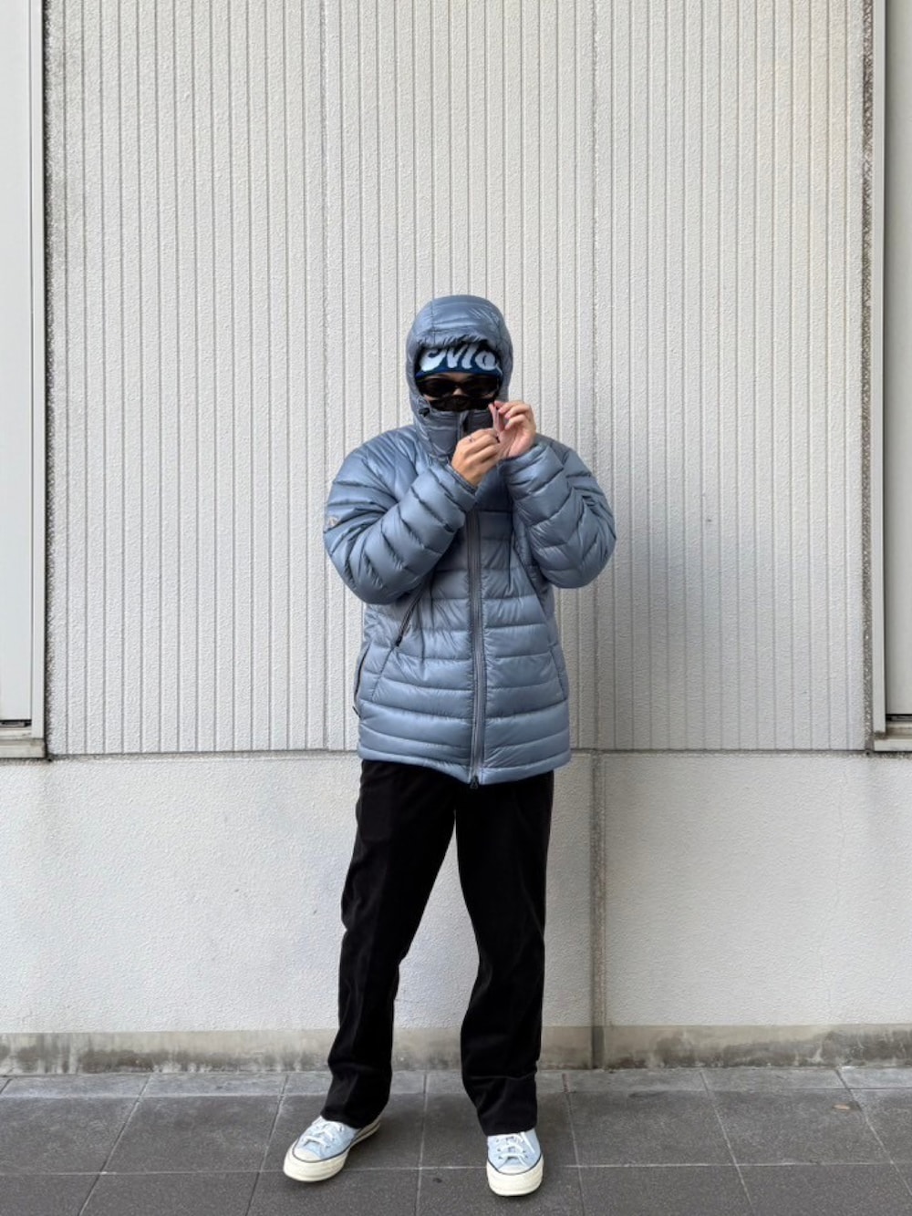 「JJJJoundのアイテム（ダウンジャケット/コート、ブルー系）」を使った、おのさん（メンズ・165cm）の冬コーディネートの1枚目の写真