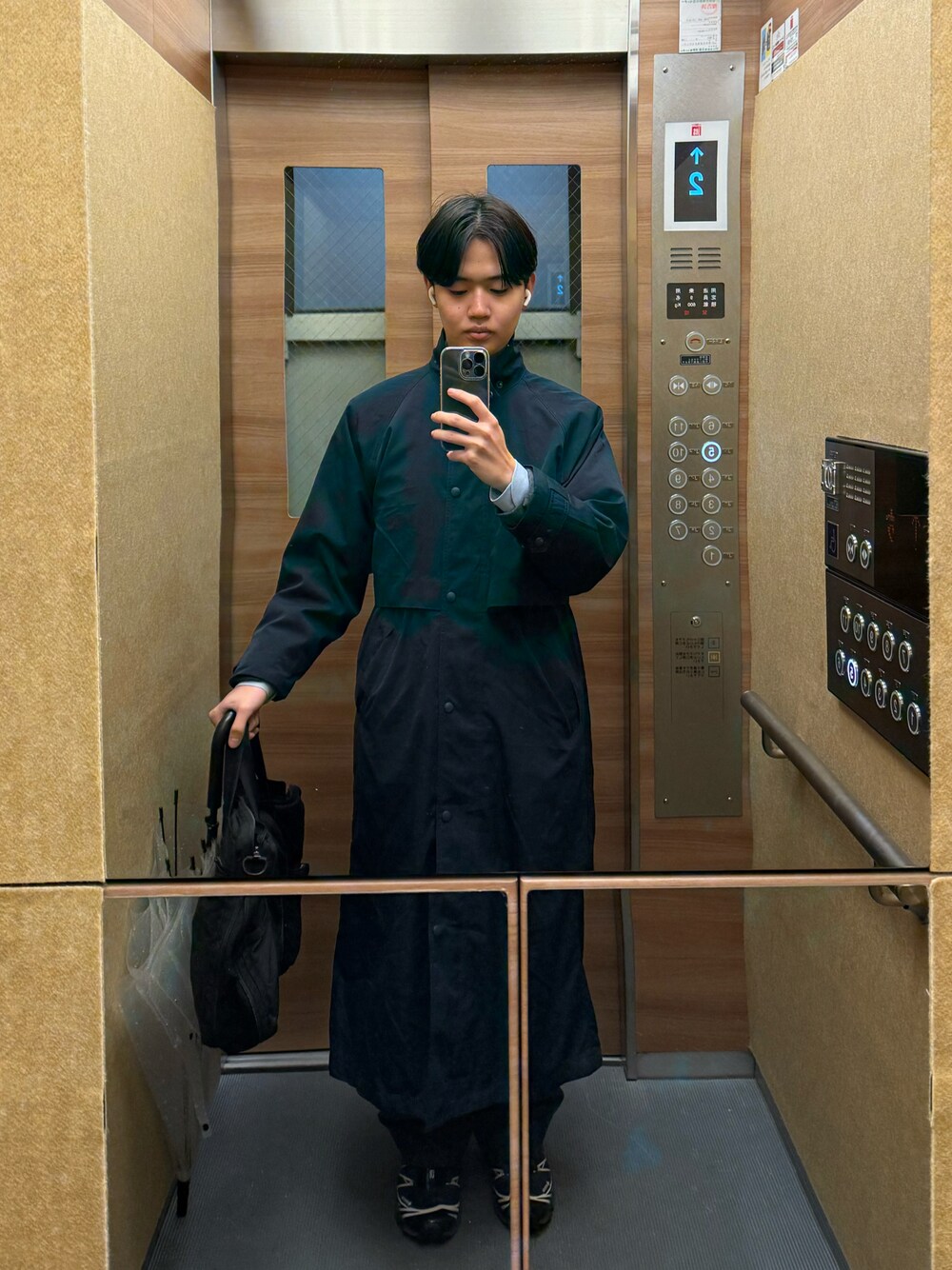 「L.L.Beanのアイテム（その他アウター、ブラック系）」を使った、おのさん（メンズ・165cm）の秋コーディネートの1枚目の写真