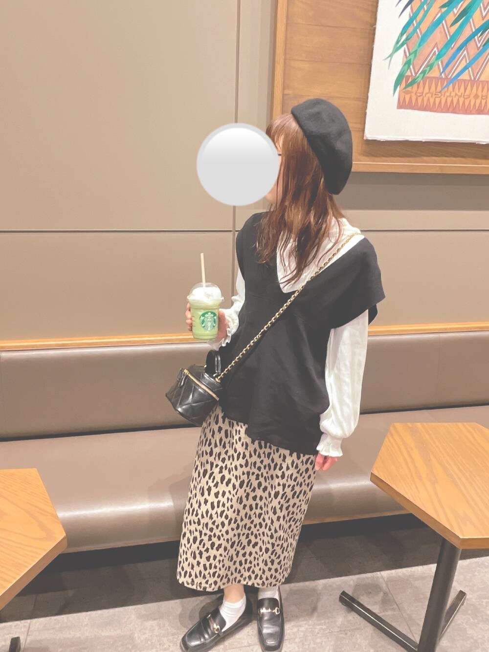 「春、春コーデ、ジャガード、スカート、ベレー帽、めがね、お出かけコーデ、ベスト、ブラウス、ブラック、おしゃれさんと繋がりたい、大人カジュアル、大人女子、大人ガーリー、オトナカジュアル」｜「Edit Sheenのチェーンショルダーバニティバッグ（ショルダーバッグ、ブラック系）」を使った、mofuさん（レディース・152cm）の春コーディネートの1枚目の写真