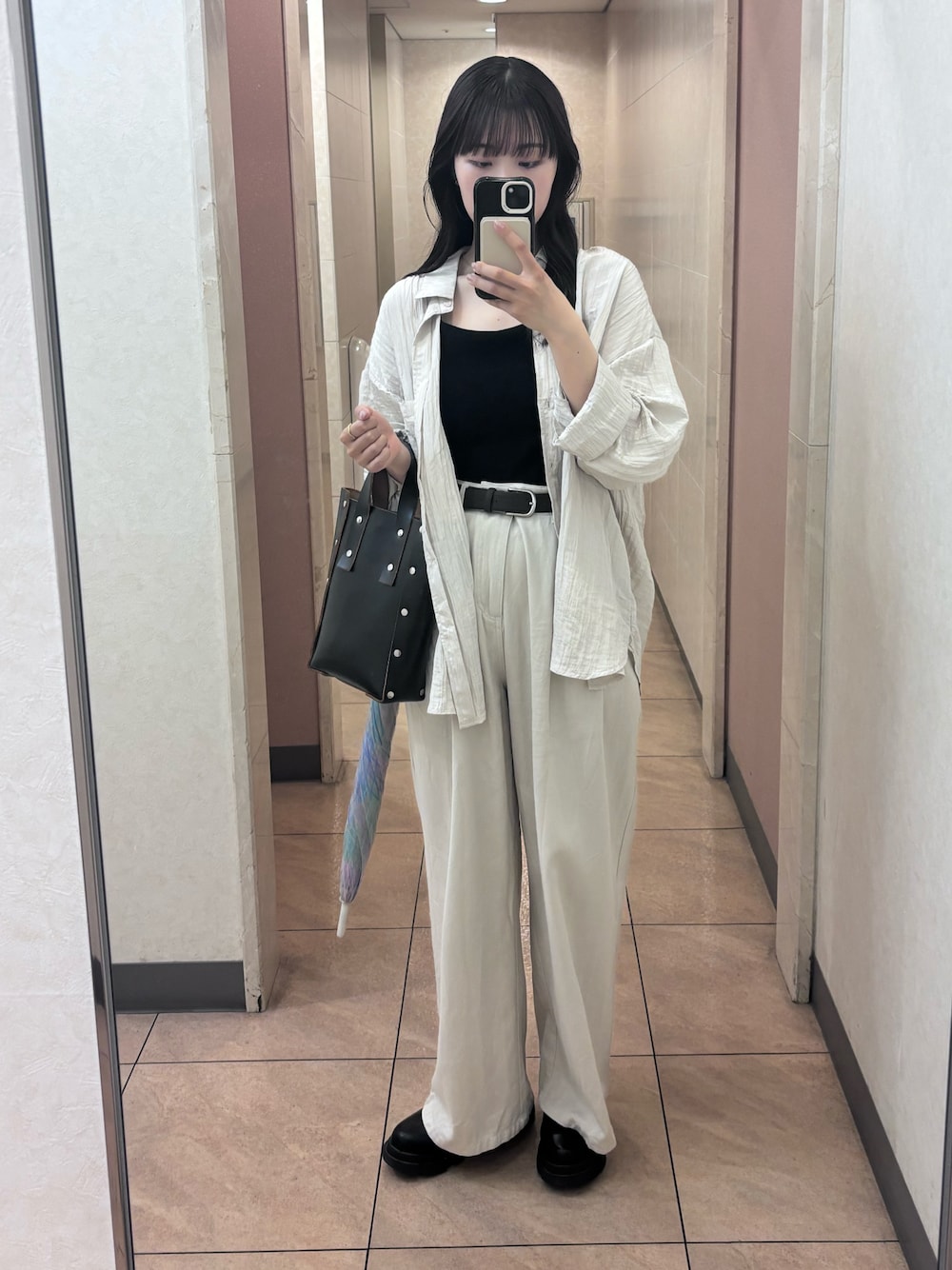 「Hender Schemeのアイテム（トートバッグ、ブラック系）」を使った、ansaさん（レディース・162cm）の夏コーディネートの1枚目の写真