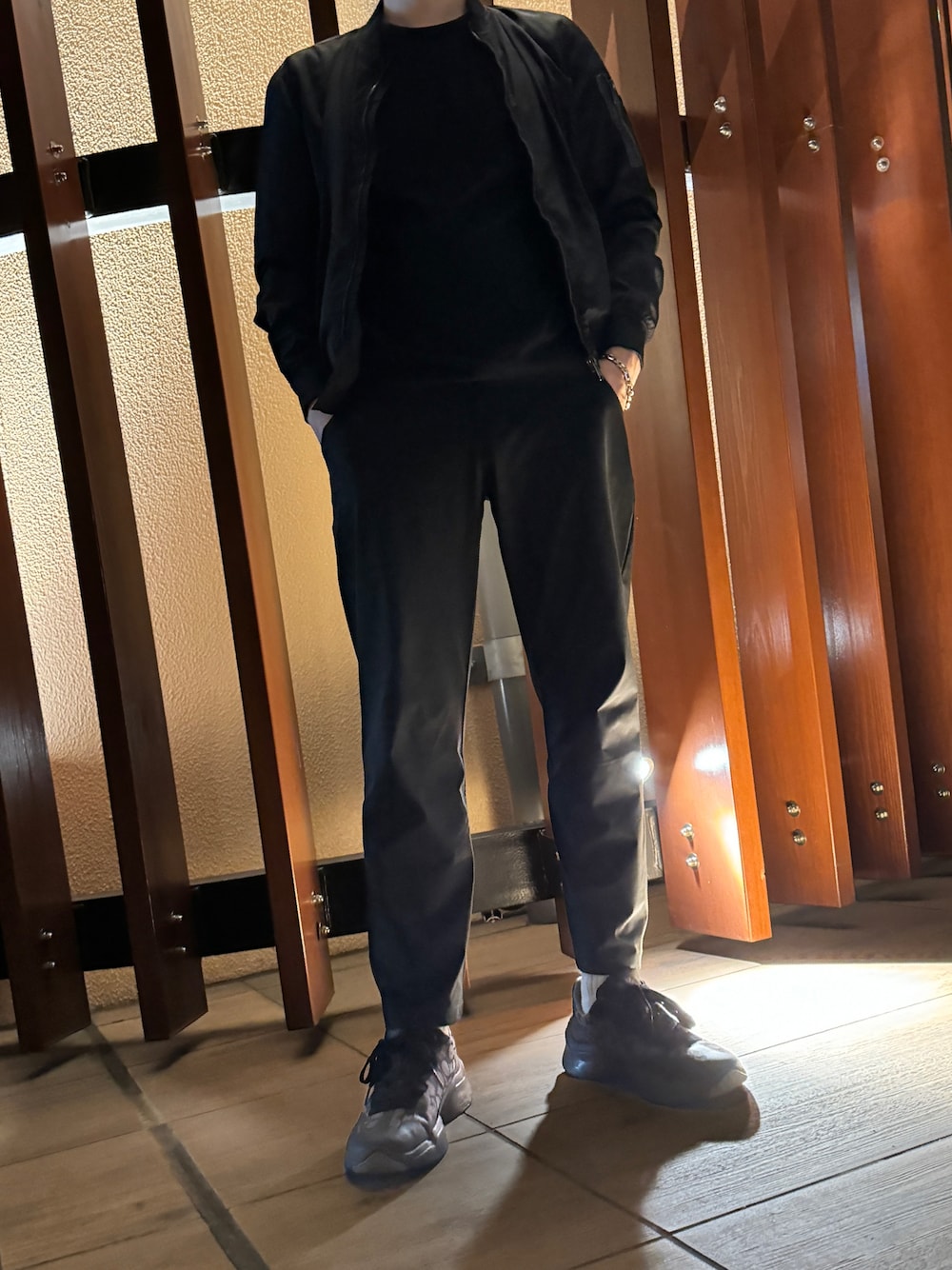「ZARAのアイテム（ブルゾン、ブラック系）」を使った、koukiさん（メンズ・176cm）の春コーディネートの1枚目の写真