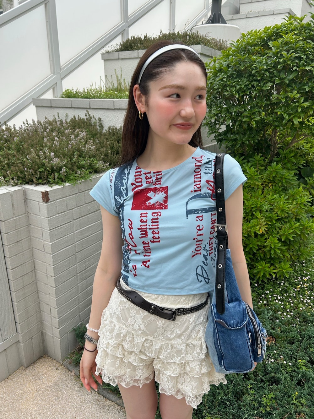 「JEANASIS、JEANASiS、ロゴT」｜「JEANASISの【ZOZO限定】ヴィンテージロゴチビTEE/119090（Tシャツ/カットソー、ブルー系）」を使った、JEANASIS  STAFFさん（レディース・165cm）の夏コーディネートの1枚目の写真