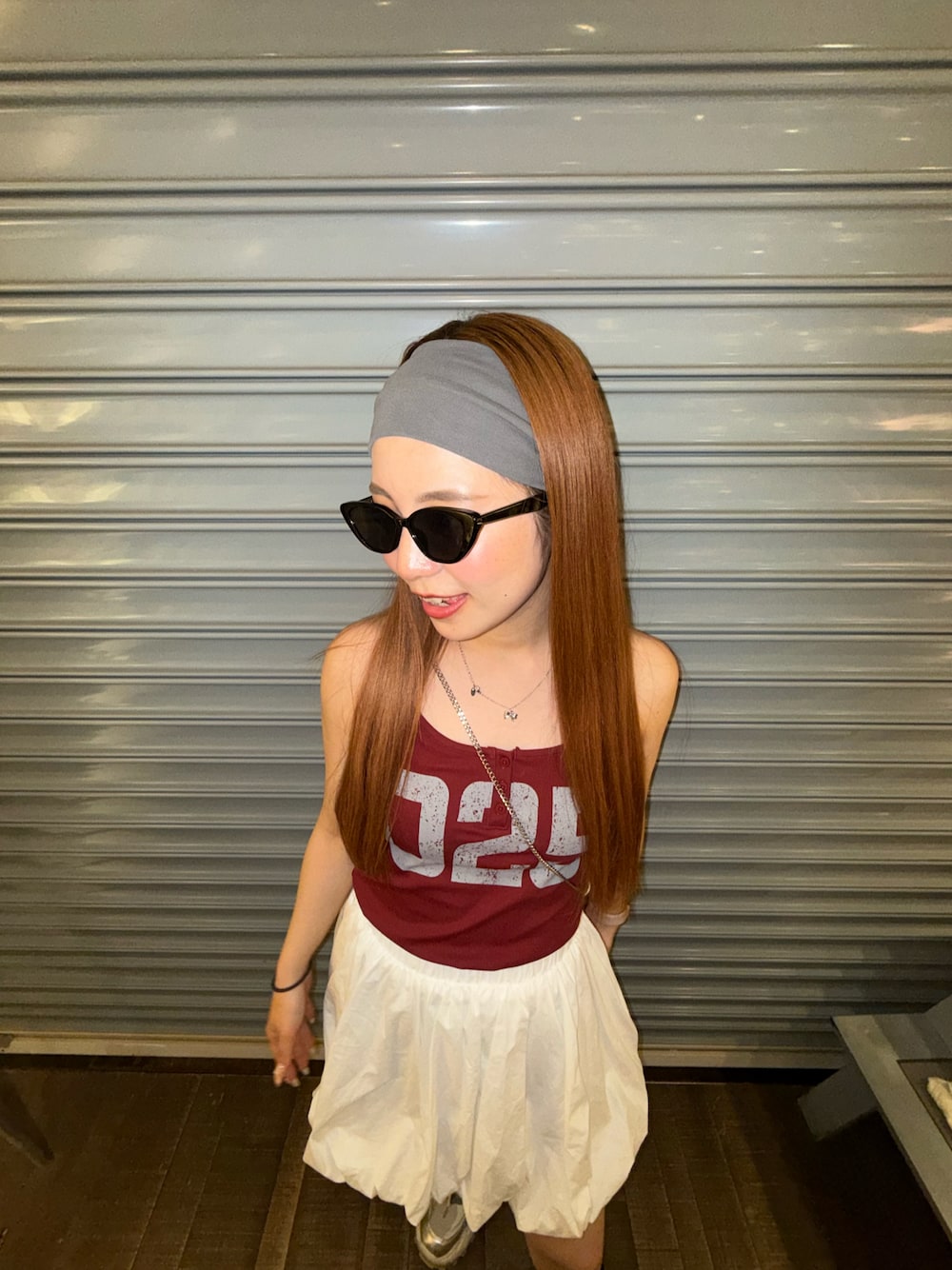 「JEANASIS、JEANASiS、キャミソール」｜「JEANASISの【25quee】ナンバリングカップ付きキャミ/497155（キャミソール、レッド系）」を使った、JEANASIS  STAFFさん（レディース・158cm）の夏コーディネートの1枚目の写真