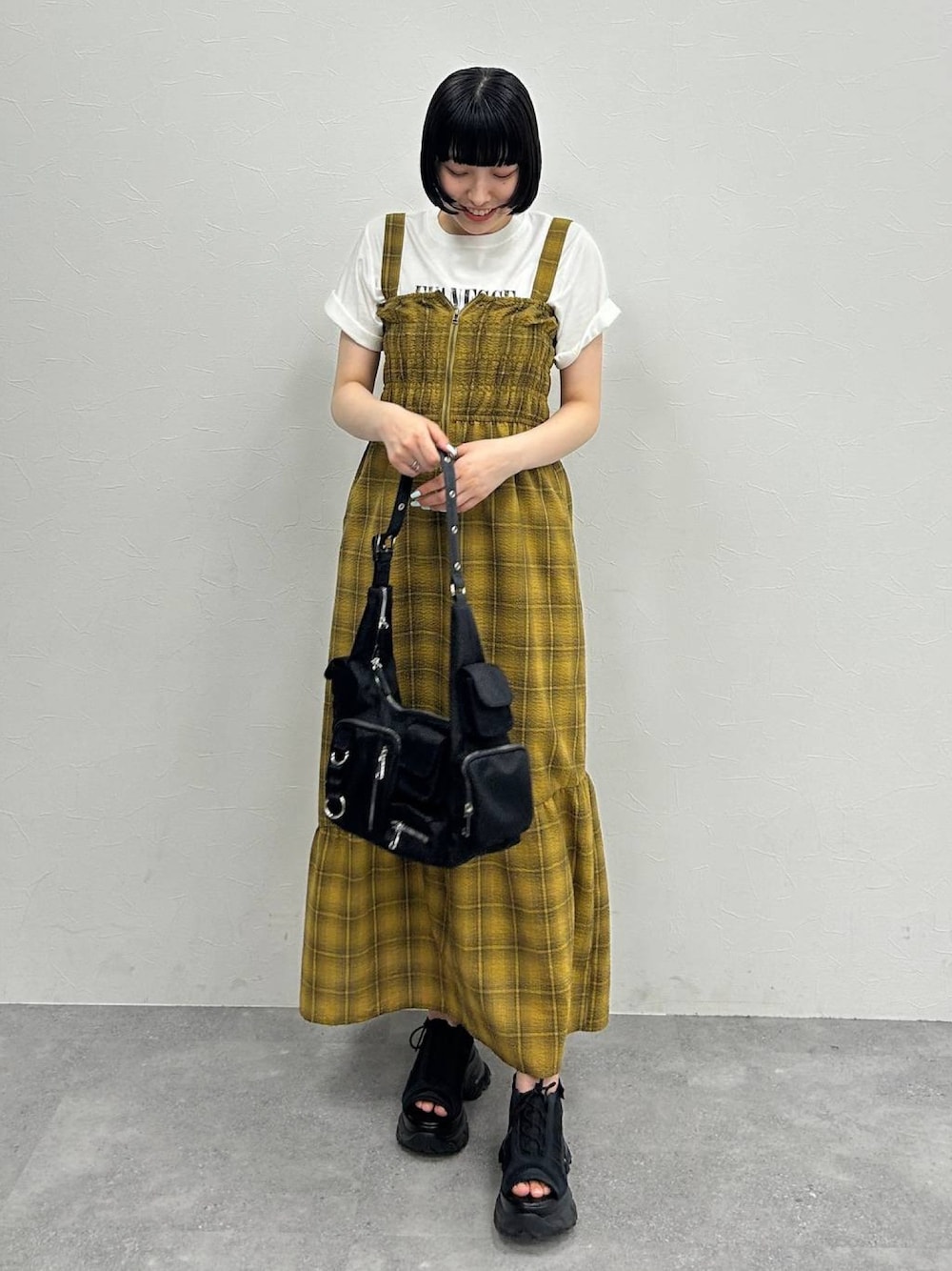 「夏ルックで気分アップ、夏服コーデ、大人カジュアルコーデ」｜「JEANASISのレースアップスニーカーサンダル/320859（サンダル、ブラック系）」を使った、JEANASIS  STAFFさん（レディース・160cm）の夏コーディネートの1枚目の写真