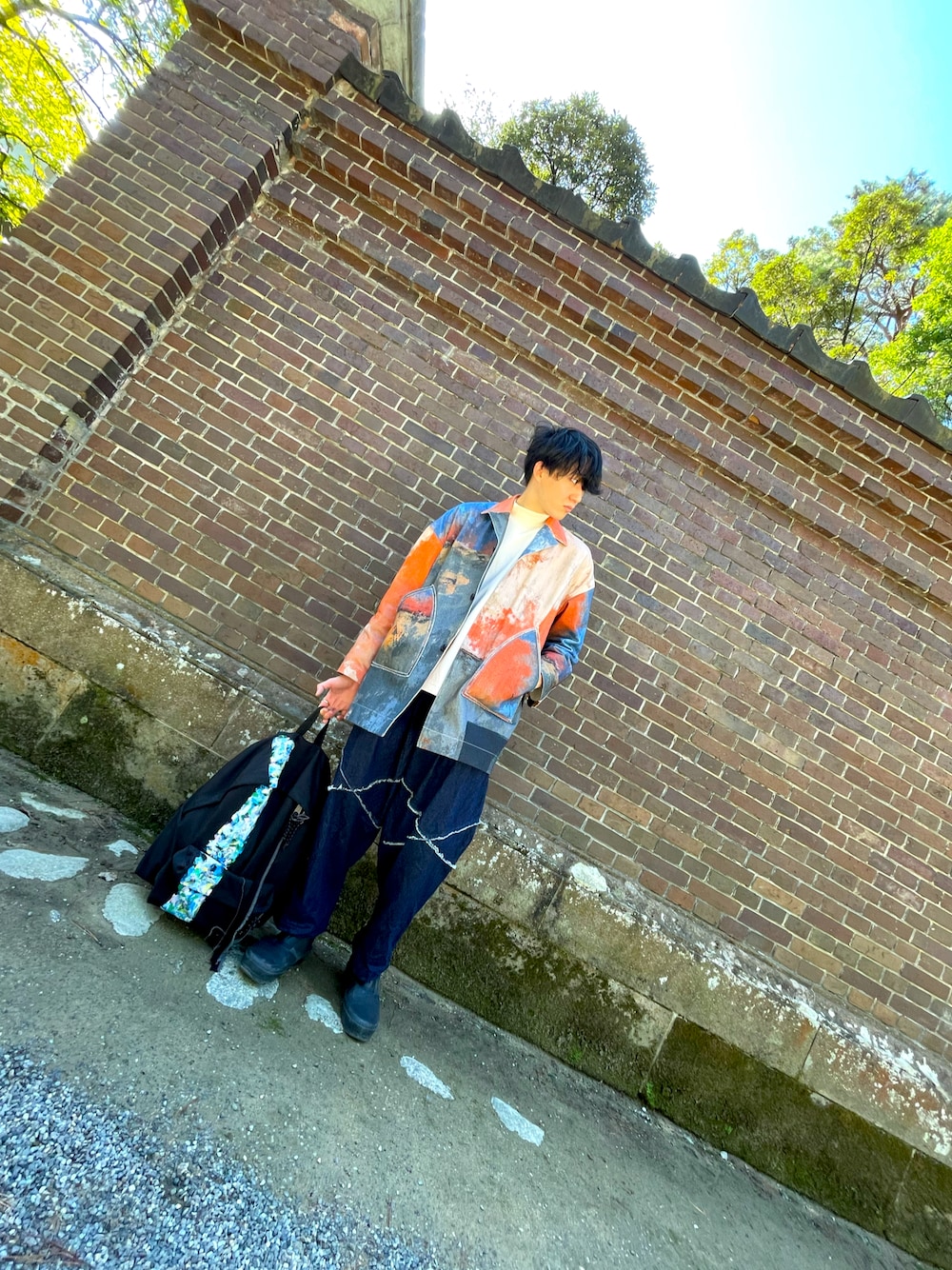 「休日コーデ、秋冬コーデ、大人カジュアル、おしゃれさんと繋がりたい、ユニクロ、デニムパンツ、UNIQLO、ブーツ、カジュアル、SHINYA KOZUKA、yuta matsuoka、Moonstar、いいね、save、フォローお願いします🤑、アート」｜「MoonStarのMOON STAR 810S: MARKE シューズ◇（レインシューズ、ブラック系）」を使った、KEITAさん（メンズ・178cm）の秋コーディネートの1枚目の写真