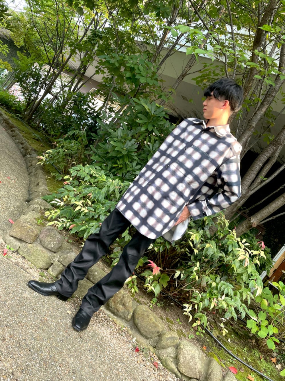 「デニム、シンプル、秋のコーデ、休日スタイル、きれいめカジュアル、ヒールブーツ、秋服、シンプルスタイル、お洒落さんとつながりたい、whoop'-de-doo'、SHINYAKOZUKA、いいね、save、フォローお願いします🤑、革靴」｜「SHINYAKOZUKAのSHINYA KOZUKA /シンヤ コヅカ/AS 00`S WAS -slimdenim-/スリムデニム（デニムパンツ、ブラック系）」を使った、KEITAさん（メンズ・178cm）の秋コーディネートの1枚目の写真