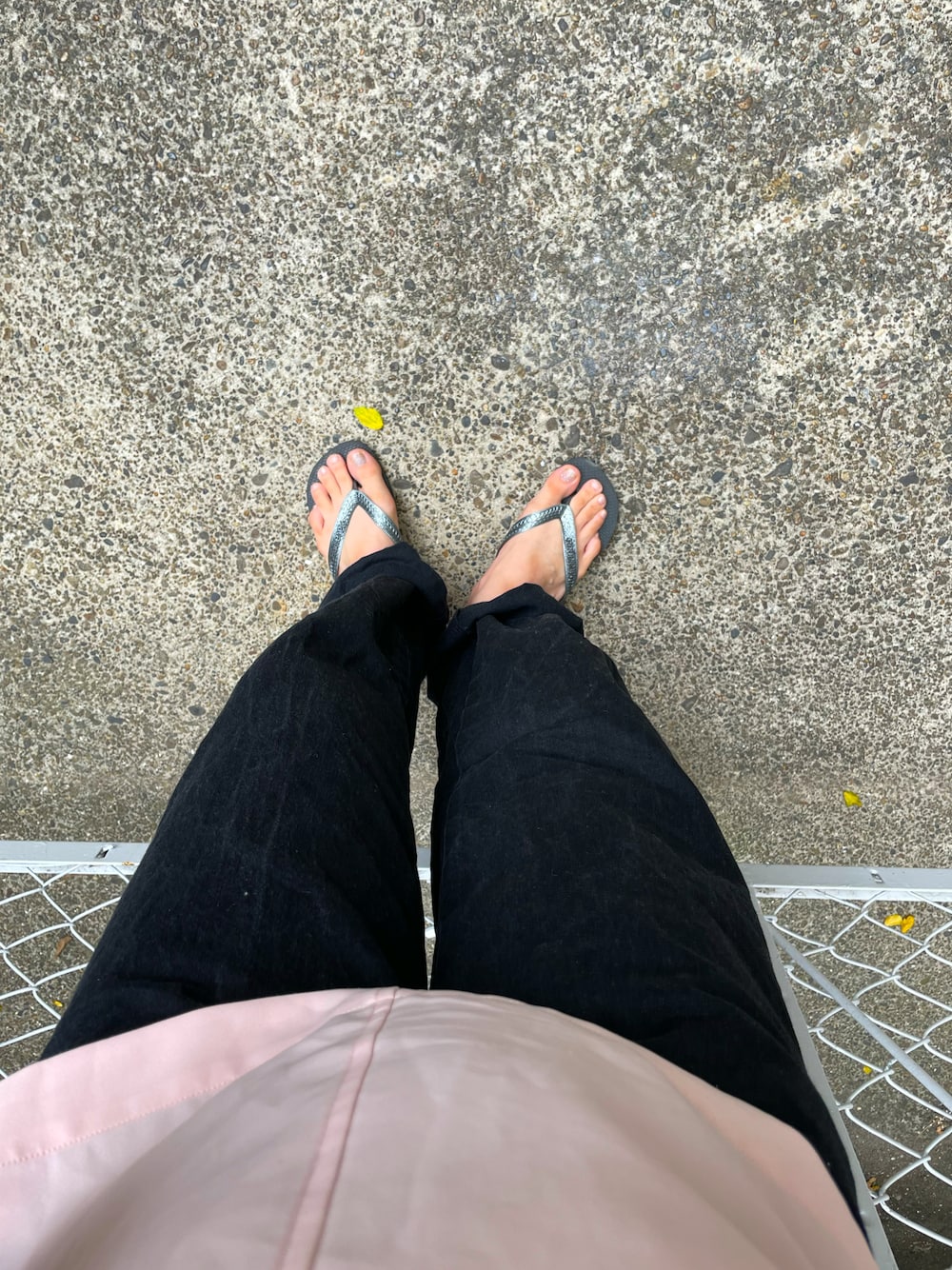 「シンプル、カジュアル、ビーチサンダル、havaianas、KBF、used」｜「havaianasのアイテム（ビーチサンダル、シルバー系）」を使った、chia0310さん（レディース・156cm）の夏コーディネートの1枚目の写真