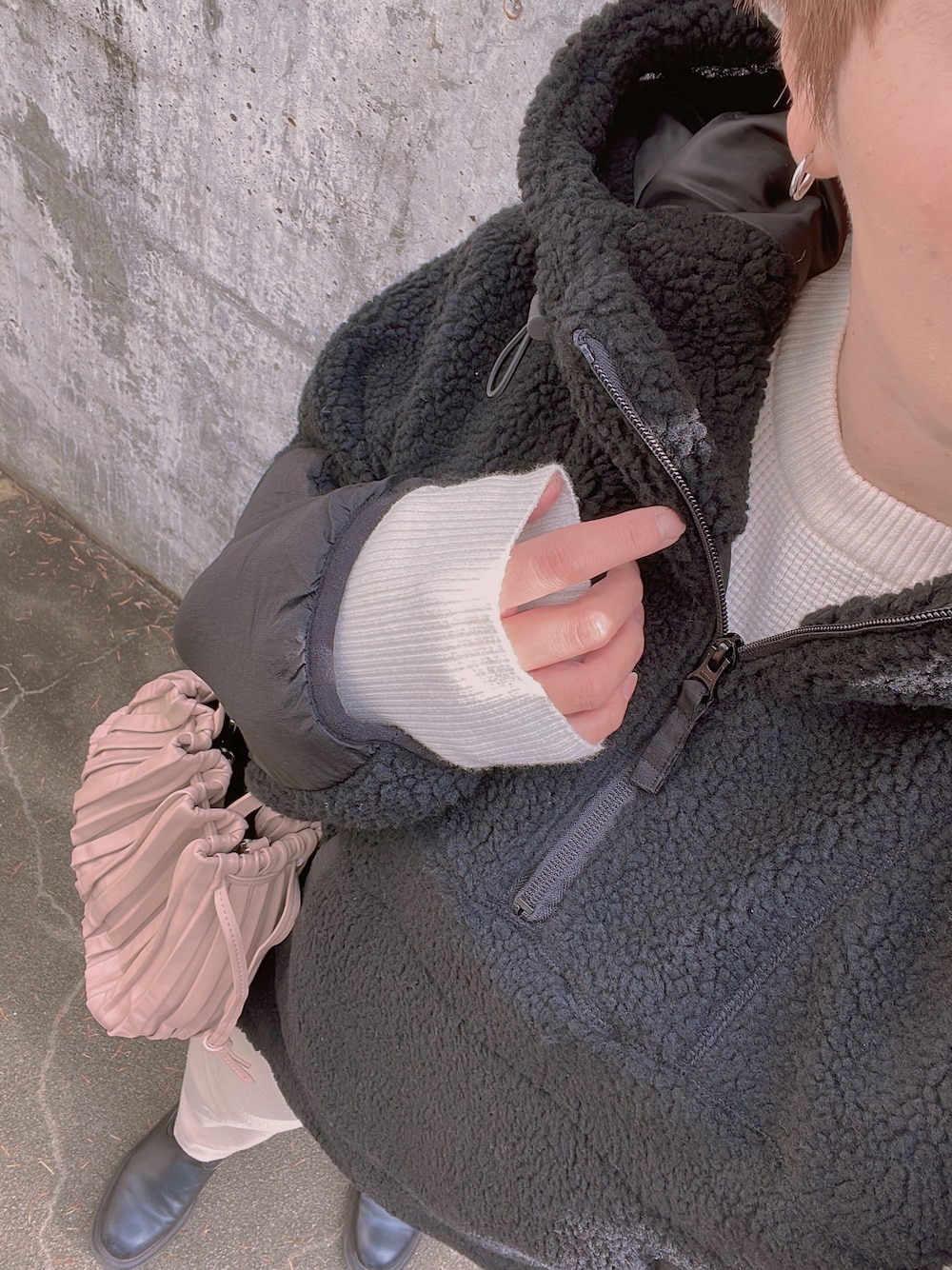 「冬コーデ、冬、あったかコーデ、黒、ベージュ、SALEで買いました、おしゃれさんと繋がりたい、お洒落さんとつながりたい、きれいめカジュアル、今日のコーデ、オトナカジュアル、休日スタイル」｜「GUのアイテム（ブーツ、ブラック系）」を使った、mamiiruuuuuuu◡̈♥さん（レディース・158cm）の秋コーディネートの1枚目の写真