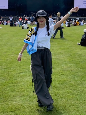 「アイテム（カーゴパンツ）」を使った、miyuさん（レディース・158cm）の秋コーディネート