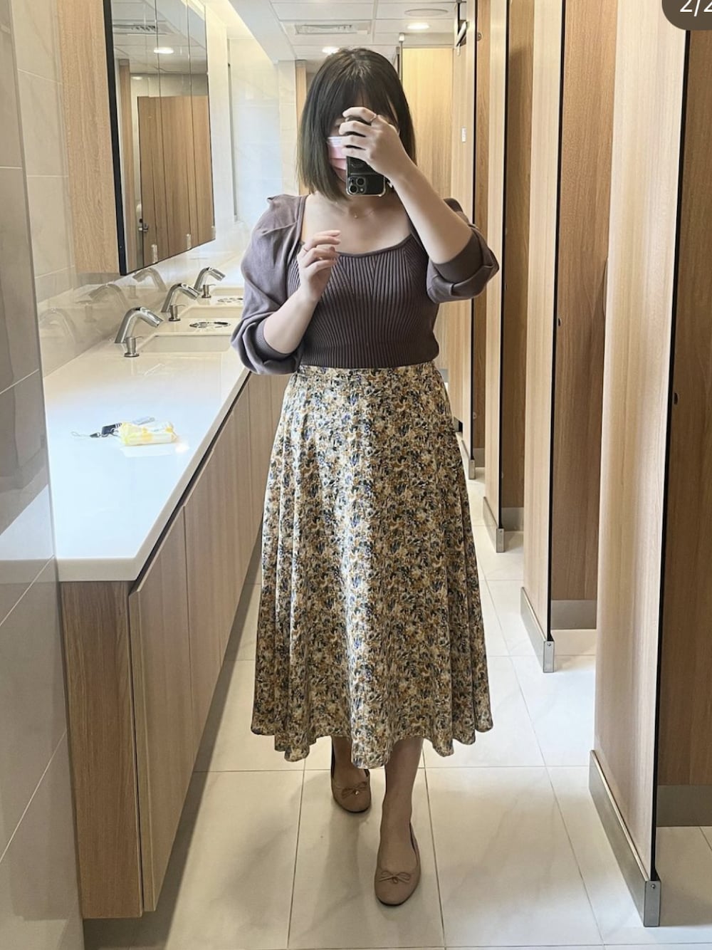 「春ファッション、春夏コーデ、大人カジュアル」｜「SNIDELのアイテム（トップス、ブラウン系）」を使った、AmberHuangさん（レディース・165cm）の春コーディネートの1枚目の写真