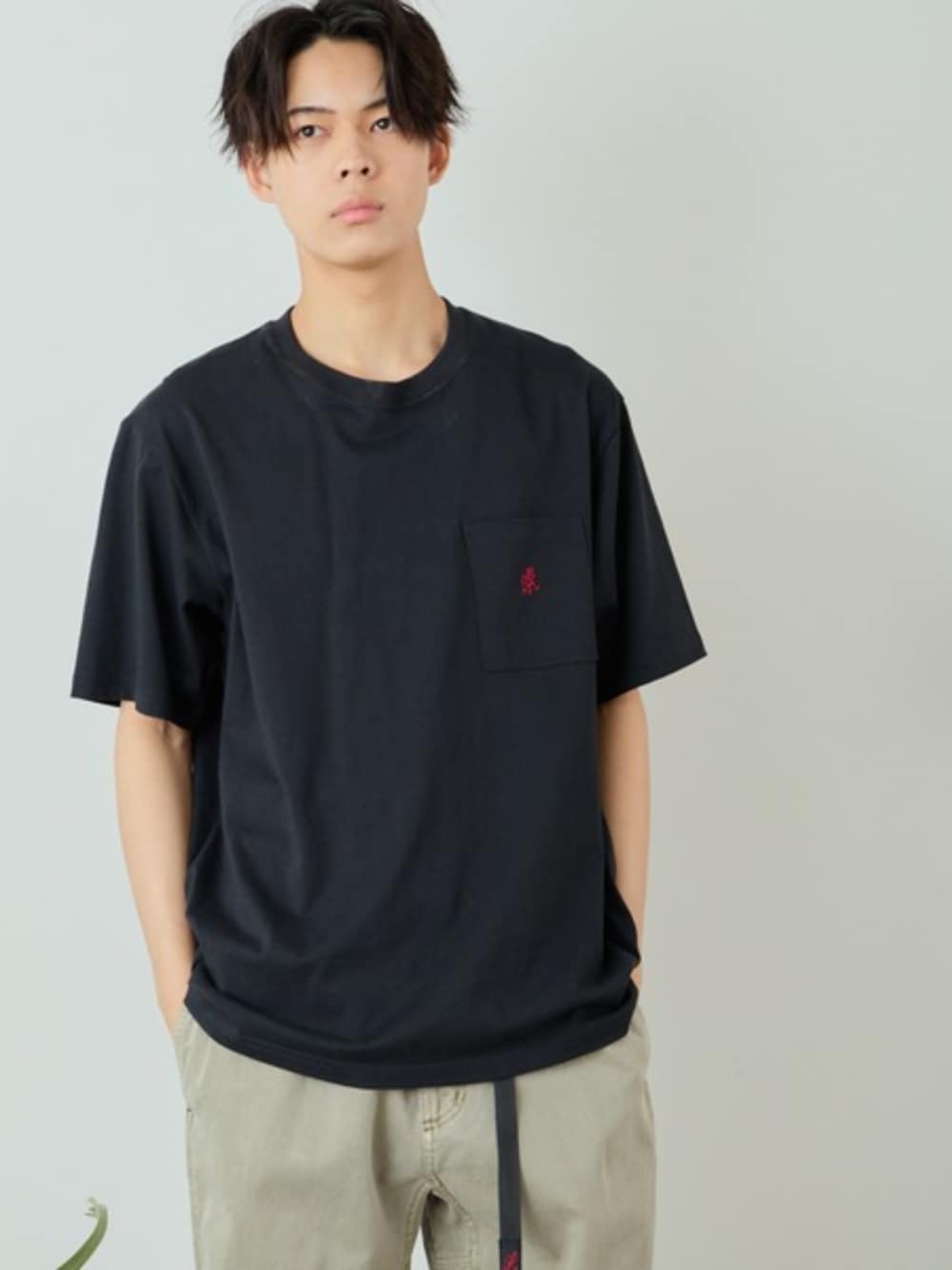 ブラック系のタンクトップ、ブラック系のTシャツ/カットソー、その他のボクサーパンツを着用したメンズの夏コーディネートの1枚目の写真