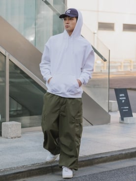 「GILDAN（ギルダン）のGILDAN/ギルダン 8.0ozヘビーブレンド オーバーサイズ プルオーバーパーカー 裏起毛（パーカー、ホワイト系）」を使った、Rooptokyoさん（メンズ・178cm）の春コーディネート