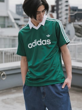 「adidas（アディダス）のadidas/アディダス アーカイブカラーエンジニアードジャージ 襟付き ユニフォーム風 ゲームシャツ サッカーTシャツ スポーティー 2026年春夏（Tシャツ/カットソー、グリーン系）」を使った、Rooptokyoさん（メンズ・178cm）の春コーディネート