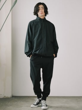 「United Athle（ユナイテッドアスレ）の【UNITED ATHLE】コットンライク ナイロン トレーニング スタンドカラー ジャケット  ジップブルゾン ユニセックス オーバーサイズ（裏地付） 2026年春夏（ブルゾン、ブラック系）」を使った、Rooptokyoさん（メンズ・178cm）の春コーディネート