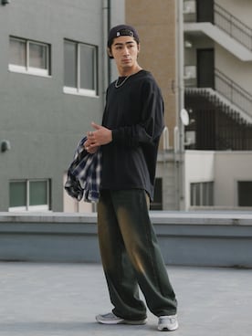 「GILDAN（ギルダン）の【ROOPTOKYO】GILDAN ６oz クルーネック 袖リブ ロングスリーブTee /ロンT 無地カットソー オーバーサイズ 2026年春夏（Tシャツ/カットソー、ブラック系）」を使った、Rooptokyoさん（メンズ・178cm）の春コーディネート