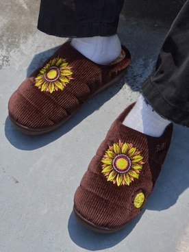 「SUBU（スブ）のSUBU/スブ x NEW YOAKE POST / ニューヨーク ポスト アウトドア サンダル スリッポン 刺繍 花柄 ナイロン コーデュロイ ルームシューズ 2026秋冬（スリッポン、ブラウン系）」を使った、Rooptokyoさん（メンズ・178cm）の夏コーディネート