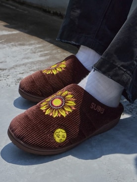 「SUBU（スブ）のSUBU/スブ x NEW YOAKE POST / ニューヨーク ポスト アウトドア サンダル スリッポン 刺繍 花柄 ナイロン コーデュロイ ルームシューズ 2026秋冬（スリッポン、ブラウン系）」を使った、Rooptokyoさん（メンズ・178cm）の夏コーディネート