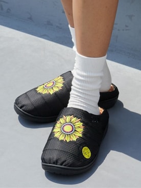 「SUBU（スブ）のSUBU/スブ x NEW YOAKE POST / ニューヨーク ポスト アウトドア サンダル スリッポン 刺繍 花柄 ナイロン コーデュロイ ルームシューズ 2026秋冬（スリッポン、ブラック系）」を使った、Rooptokyoさん（メンズ・178cm）の夏コーディネート