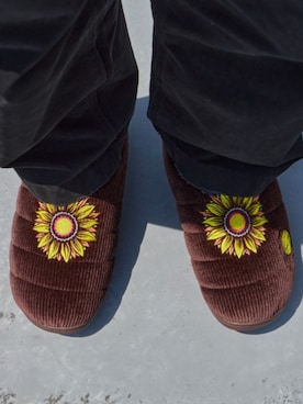 「SUBU（スブ）のSUBU/スブ x NEW YOAKE POST / ニューヨーク ポスト アウトドア サンダル スリッポン 刺繍 花柄 ナイロン コーデュロイ ルームシューズ 2026秋冬（スリッポン、ブラウン系）」を使った、Rooptokyoさん（メンズ・178cm）の夏コーディネート