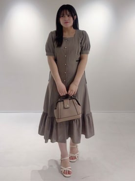 「ASTORIA ODIER（アストリアオディール）のサイドリボン裾切替ワンピース（ワンピース、ブラウン系）」を使った、ASTORIA ODIER（アストリア オディール）さん（レディース・155cm）の夏コーディネート