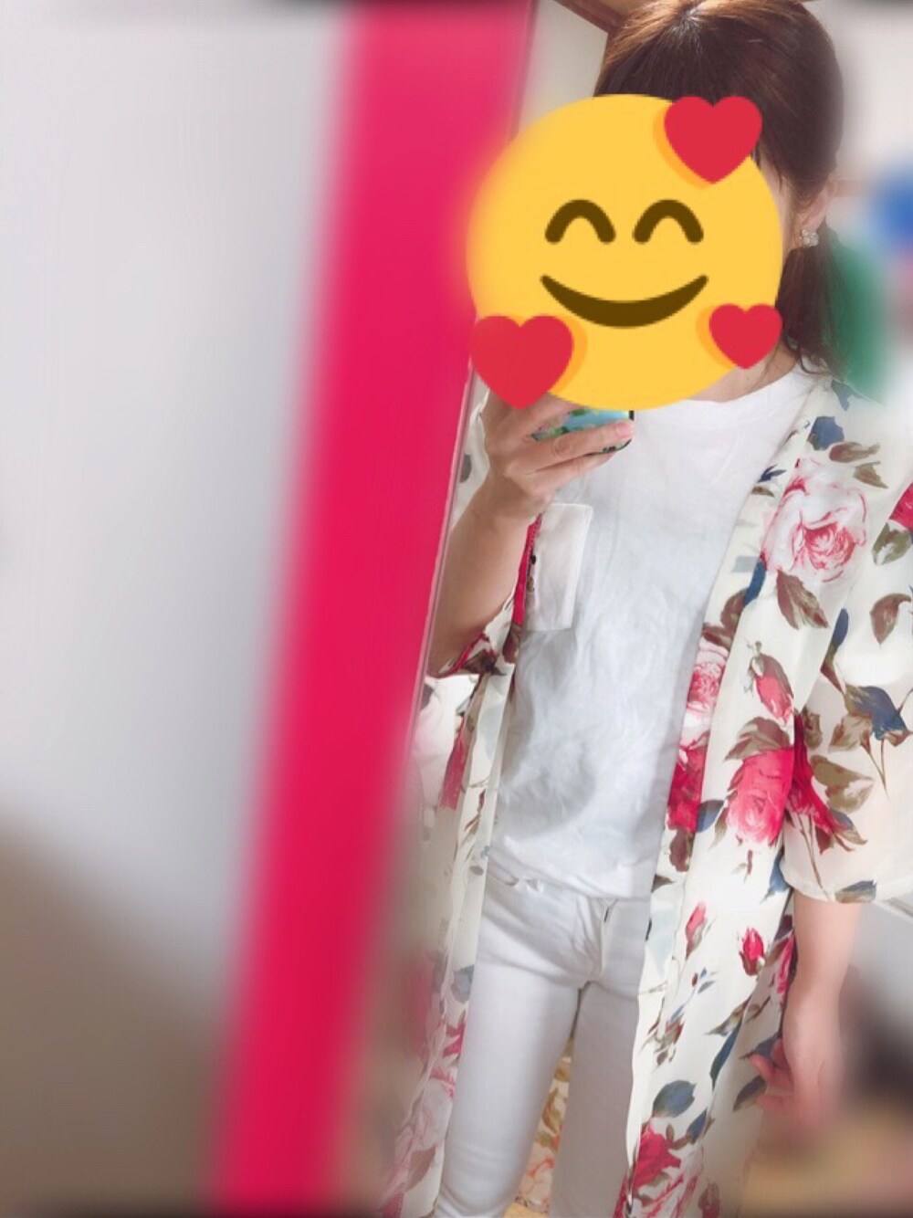 「花柄シャツ、白Tシャツ、白パンツ、ワントーンコーデ」｜「❤のアイテム（シャツ/ブラウス、ホワイト系）」を使った、アラレちゃんさん（レディース・145cm）の夏コーディネートの1枚目の写真