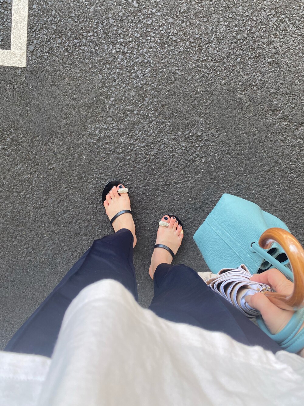 「休日コーデ、シンプルコーデ、大人カジュアル、低身長女子、VASIC、日傘、CLANE」｜「il sandalo of capriの【il Sandalo of Capri】トングビジューサンダル（サンダル、ブラック系）」を使った、kihoさん（レディース・152cm）の春コーディネートの1枚目の写真