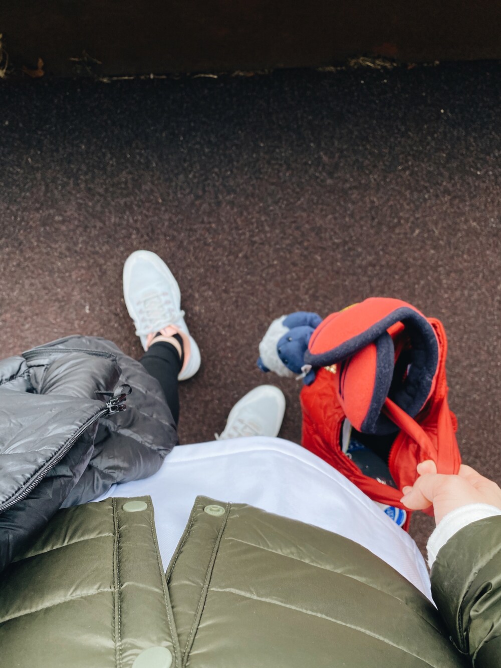 「ゴルフ、休日スタイル」｜「NIKEのアイテム（シューズ、ホワイト系）」を使った、kihoさん（レディース・152cm）の冬コーディネートの1枚目の写真
