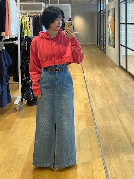 「ALL NEW MART（オールニューマート）の2WAY アレンジフーディー（パーカー、レッド系）」を使った、yukiさん（レディース・164cm）の秋コーディネート