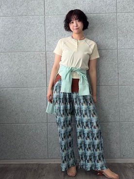 「ALL NEW MART（オールニューマート）のプリーツイージーパンツ（その他パンツ、ブルー系）」を使った、yukiさん（レディース・164cm）の夏コーディネート