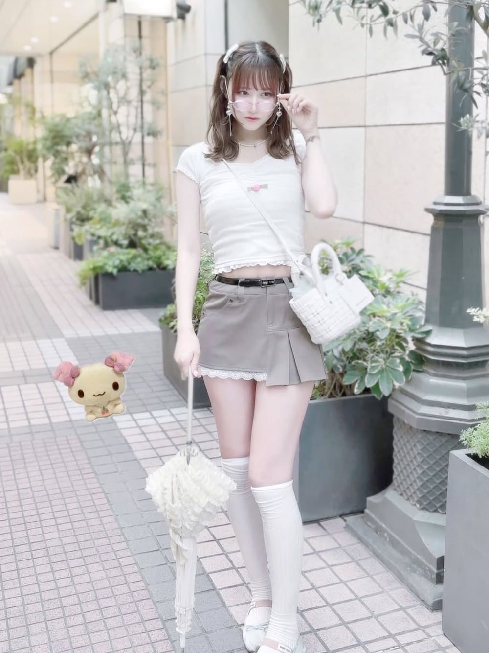 スカート（ベージュ系）を使った「ミニスカート」の人気