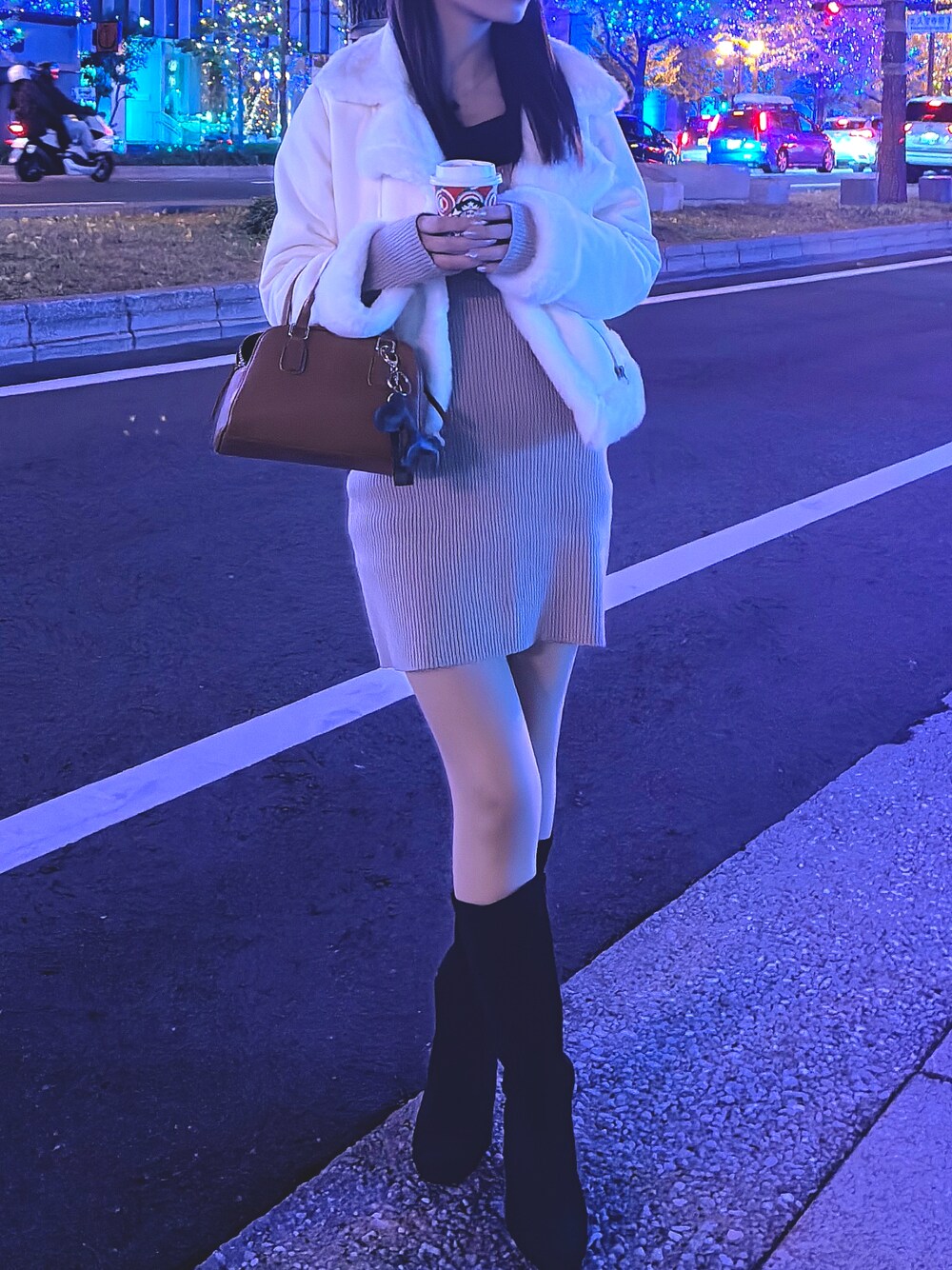 「SNIDELのアイテム（ハンドバッグ、ブラウン系）」を使った、Miinaさん（レディース・162cm）の冬コーディネートの1枚目の写真