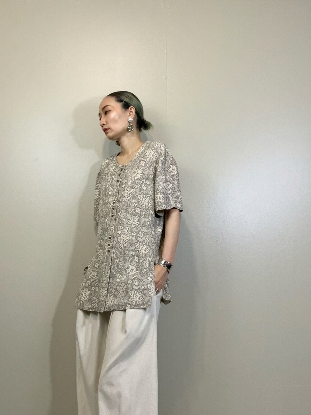 「夏、シャツスタイル、コレンテ、vintage、古着屋、古着、古着屋コレンテ」｜「COLLENTEのアイテム（シャツ/ブラウス、ベージュ系）」を使った、COLLENTE(yuco)さん（レディース・169cm）の夏コーディネートの1枚目の写真