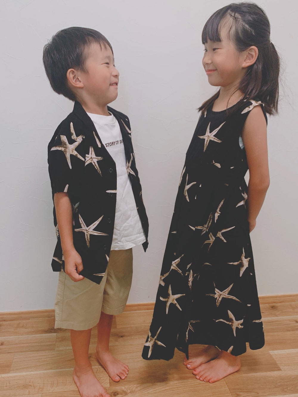 「夏コーデ、おそろいコーデ、アツいコーデ全部見せ、プチプラ、休日スタイル、GU、UNIQLO、ワンピース、姉弟」｜「GUのアイテム（トップス、ホワイト系）」を使った、¢hℹ︎さん（キッズ・130cm）の夏コーディネートの1枚目の写真